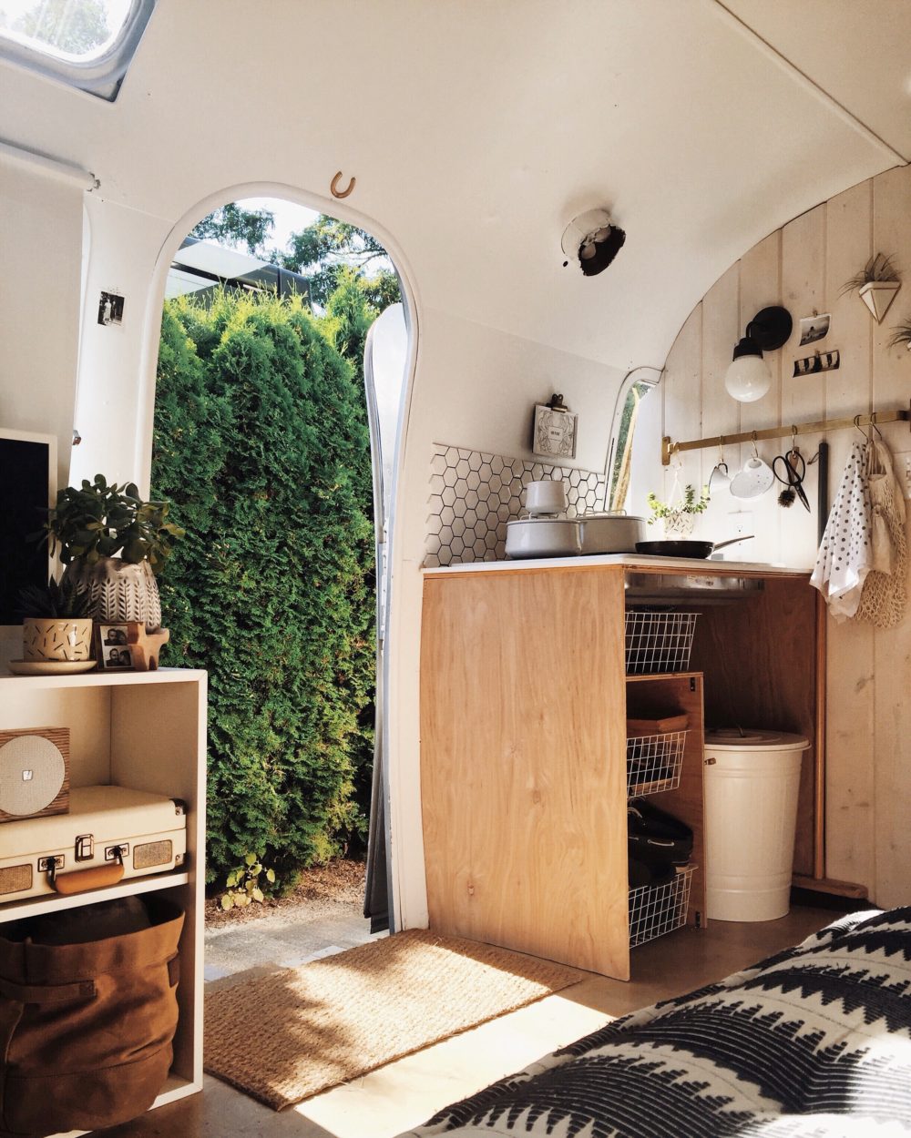 Prije i poslije: AIRSTREAM prikolica u Seattleu dobiva potpuni makeover