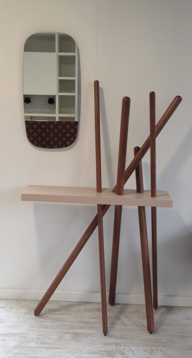 Wood - vješalica i polica u jednom