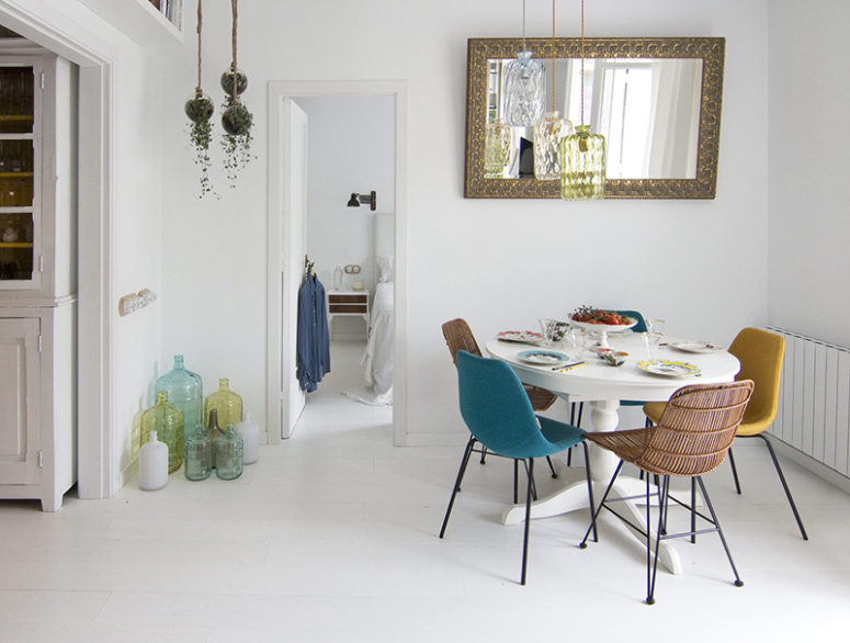 Živahan bijeli stan opremljen Shabby Chic namještajem