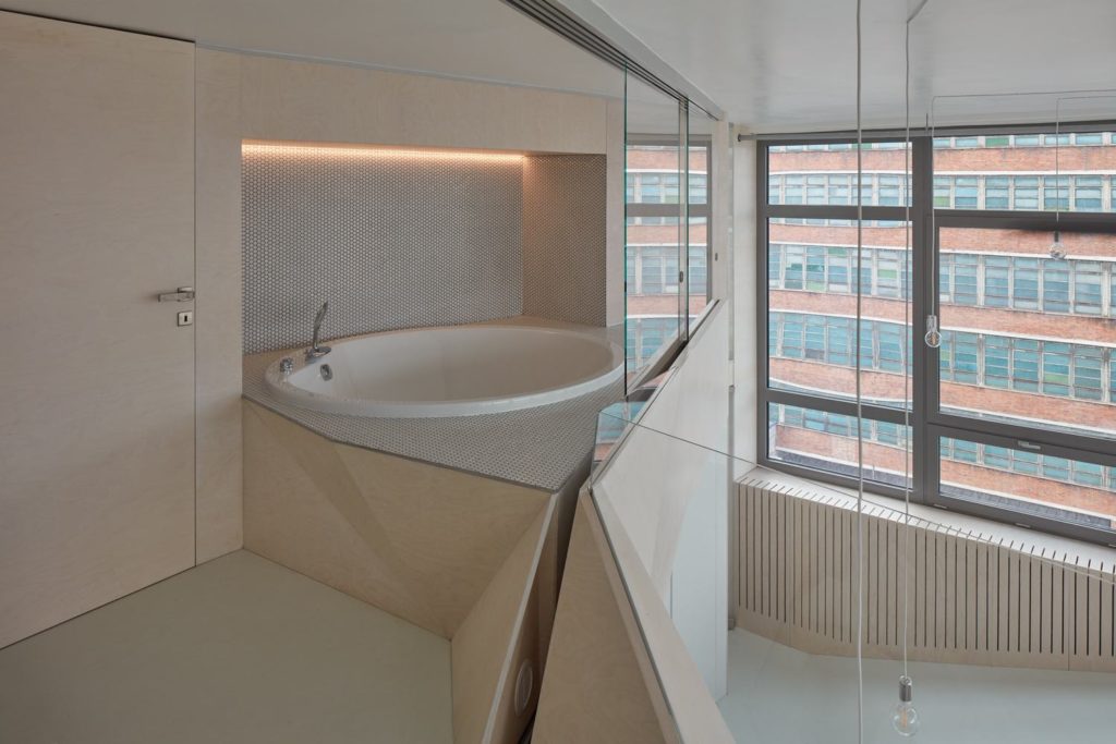 Loft 32 - apstraktna kompozicija interijera