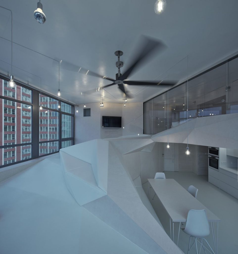 Loft 32 - apstraktna kompozicija interijera