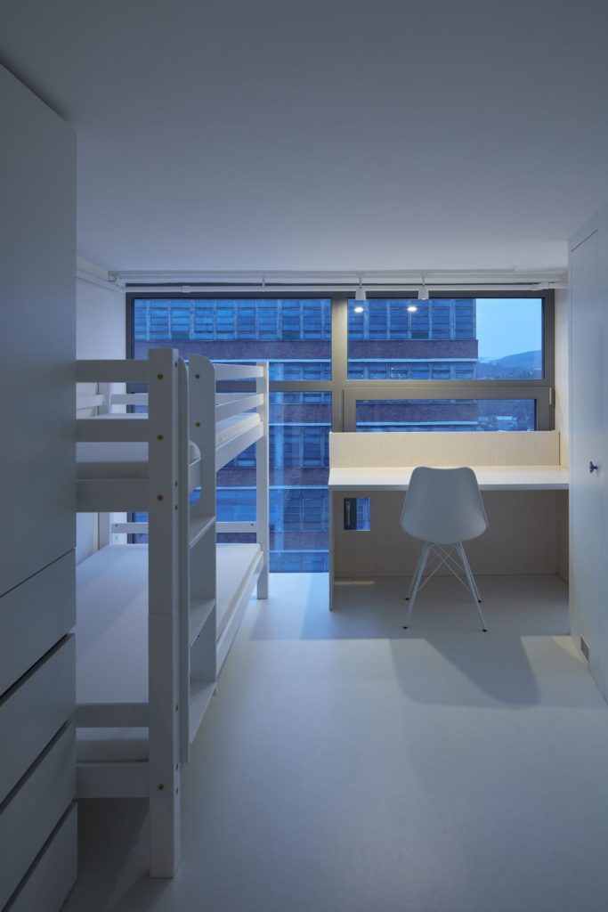 Loft 32 - apstraktna kompozicija interijera