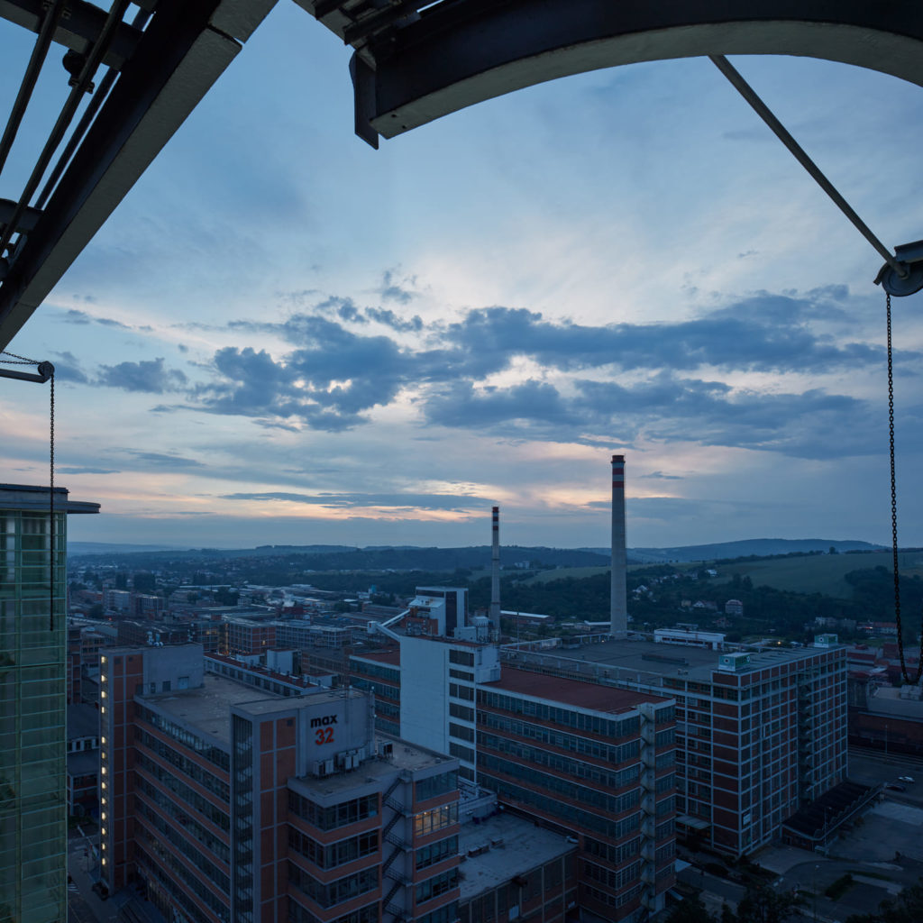 Loft 32 - apstraktna kompozicija interijera